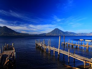 Preview wallpaper guatemala, island, mountain, beach