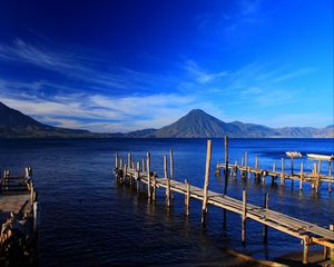 Preview wallpaper guatemala, island, mountain, beach