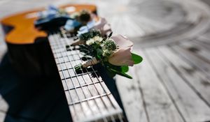 Preview wallpaper guitar, bouquet, flowers