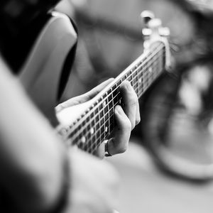 Preview wallpaper guitar, guitarist, bw, blur, musical instrument