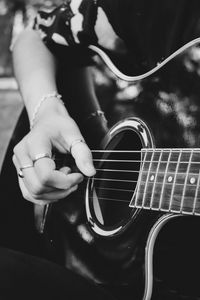 Preview wallpaper guitar, guitarist, musical instrument, bw, hand