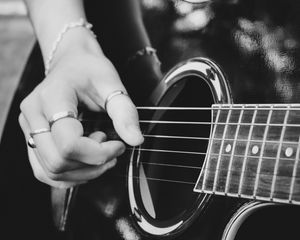 Preview wallpaper guitar, guitarist, musical instrument, bw, hand