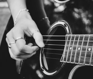 Preview wallpaper guitar, guitarist, musical instrument, bw, hand