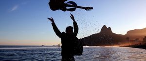 Preview wallpaper guitar, spray, silhouette, sea, musical instrument, musician