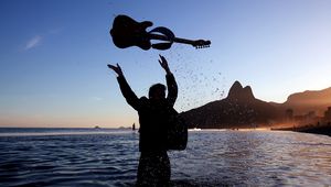 Preview wallpaper guitar, spray, silhouette, sea, musical instrument, musician