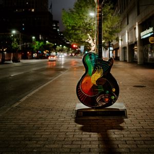 Preview wallpaper guitar, street, night