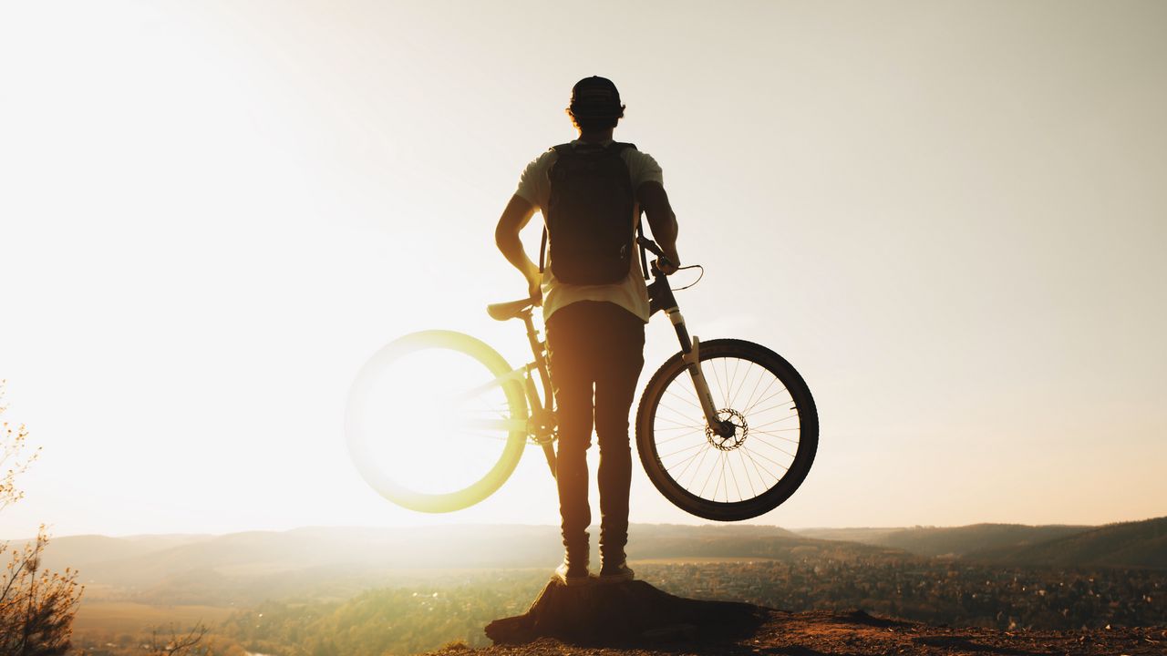 Wallpaper guy, bike, sun, mountains, active