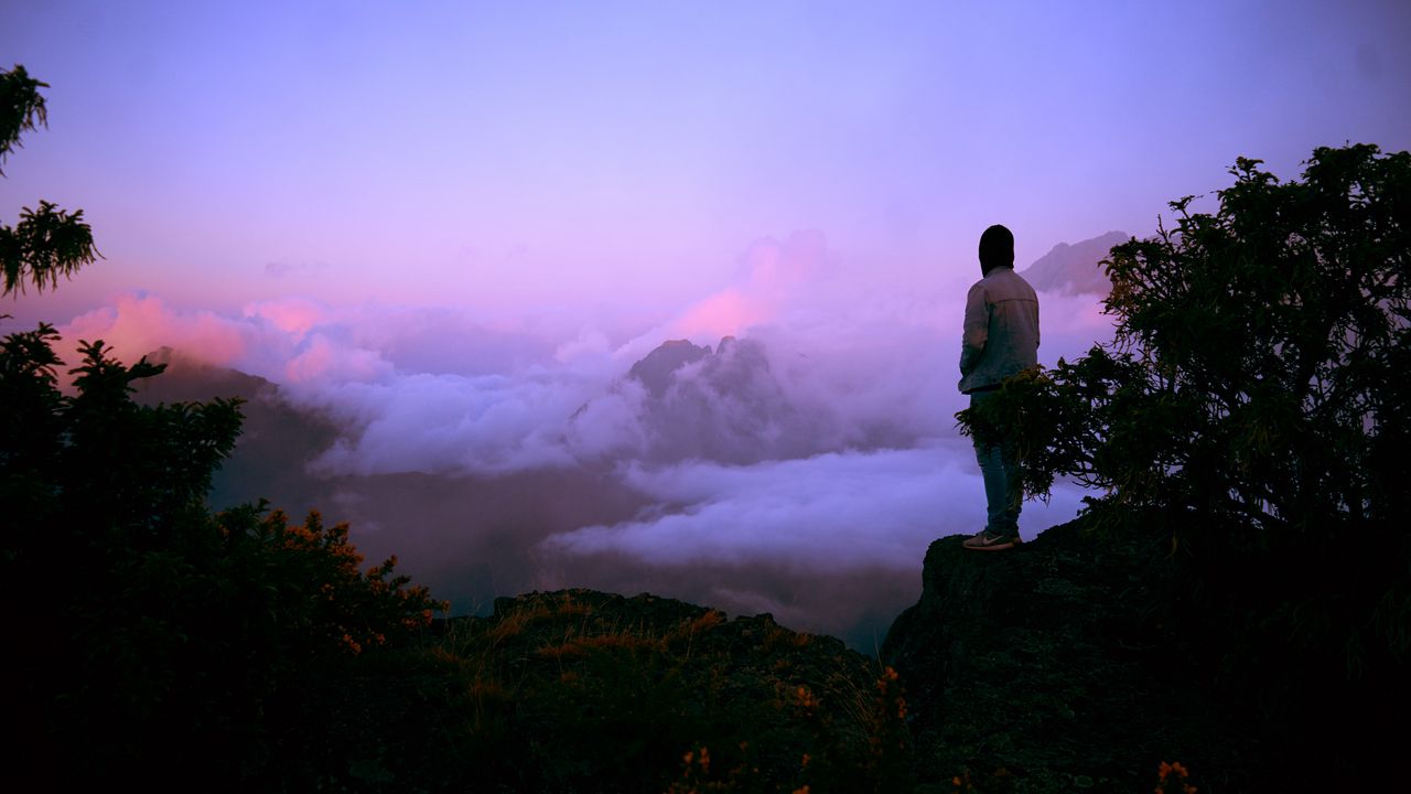 Wallpaper guy, mountains, fog, clouds, top