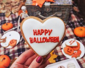 Preview wallpaper halloween, cookies, hand, picnic
