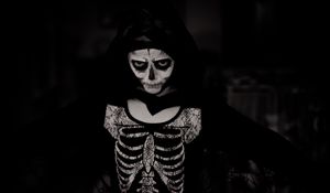 Preview wallpaper halloween, costume, skeleton, bw