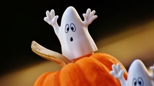 Preview wallpaper halloween, pumpkins, ghosts, toys