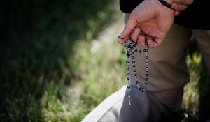 Preview wallpaper hand, beads, faith