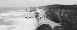 Preview wallpaper hand, coast, bw, cliffs, sea