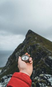 Preview wallpaper hand, compass, travel, nature