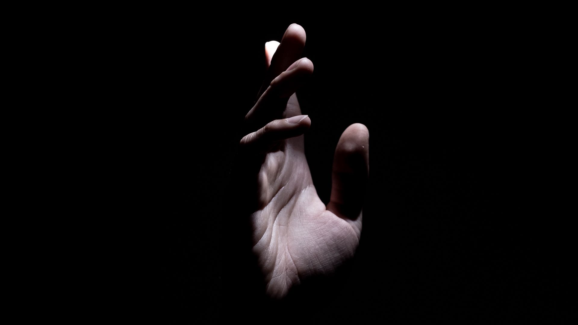 Download wallpaper 1920x1080 hand, fingers, dark background, palm full ...