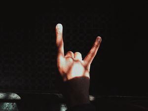 Preview wallpaper hand, fingers, gesture, dark