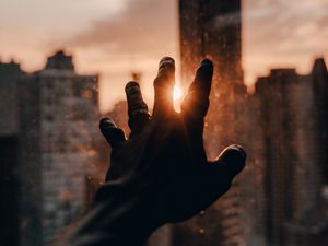 Preview wallpaper hand, fingers, rays, sun, city