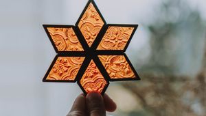 Preview wallpaper hand, fingers, star, decoration, glass