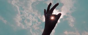 Preview wallpaper hand, fingers, sun, sun rays, sky, gesture