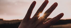 Preview wallpaper hand, fingers, sun, sunshine, rays