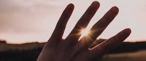 Preview wallpaper hand, fingers, sun, sunshine, rays