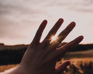 Preview wallpaper hand, fingers, sun, sunshine, rays