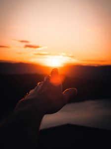 Preview wallpaper hand, fingers, sunset, light, glare