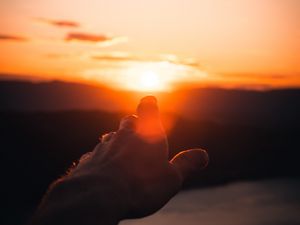 Preview wallpaper hand, fingers, sunset, light, glare