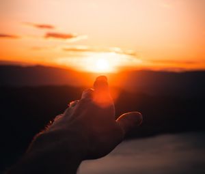 Preview wallpaper hand, fingers, sunset, light, glare