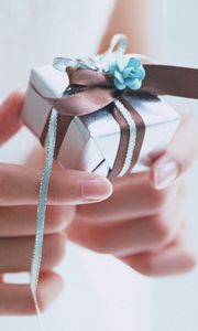 Preview wallpaper hand, gift, box, ribbon