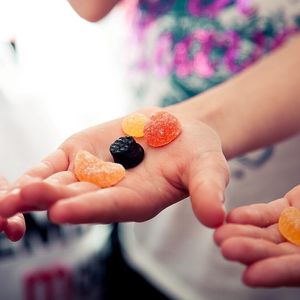 Preview wallpaper hand, jellies, candies