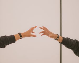 Preview wallpaper hand, mirror, reflection