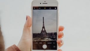 Preview wallpaper hand, phone, paris, tower