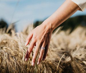 Preview wallpaper hand, ring, grass