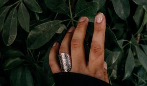 Preview wallpaper hand, ring, leaves