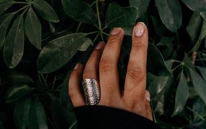 Preview wallpaper hand, ring, leaves