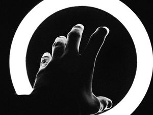 Preview wallpaper hand, ring, light, bw