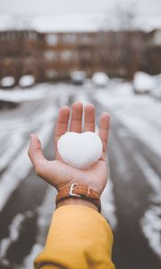 Preview wallpaper hand, snow, heart, winter, love