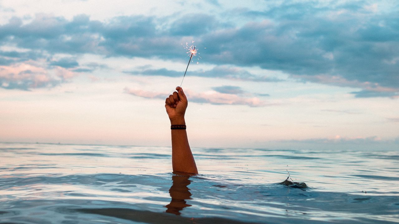 Wallpaper hand, sparkler, sparks, water