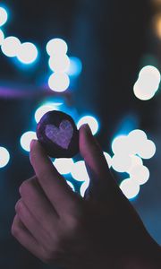 Preview wallpaper hand, stone, heart, glare