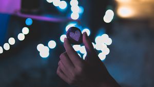 Preview wallpaper hand, stone, heart, glare