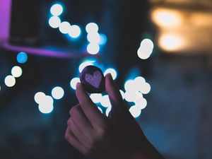 Preview wallpaper hand, stone, heart, glare