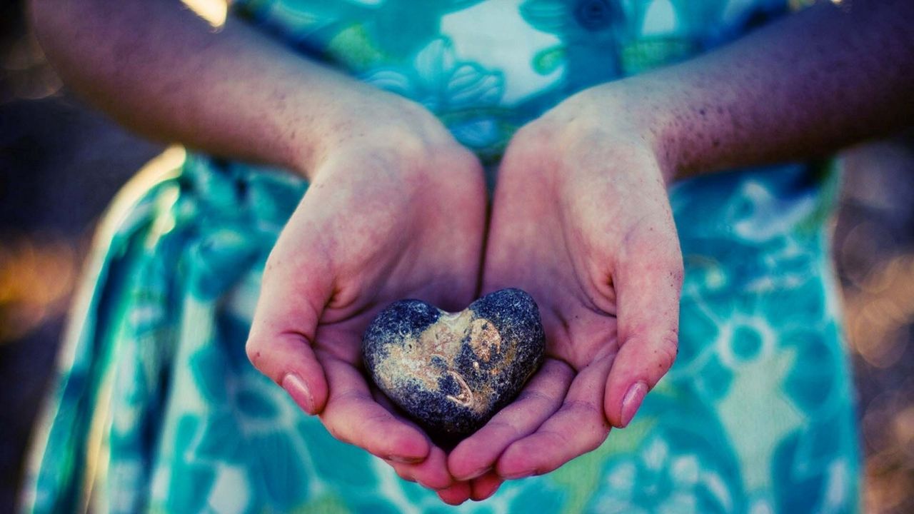 Wallpaper hand, stone, heart, hands