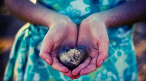 Preview wallpaper hand, stone, heart, hands