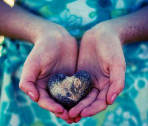 Preview wallpaper hand, stone, heart, hands