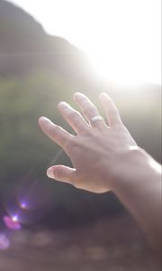 Preview wallpaper hand, sun, sunlight, fingers