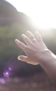 Preview wallpaper hand, sun, sunlight, fingers