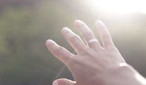 Preview wallpaper hand, sun, sunlight, fingers