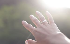 Preview wallpaper hand, sun, sunlight, fingers