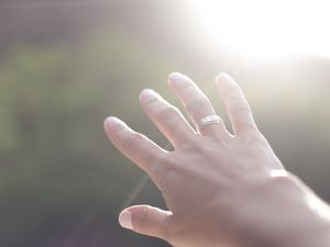 Preview wallpaper hand, sun, sunlight, fingers